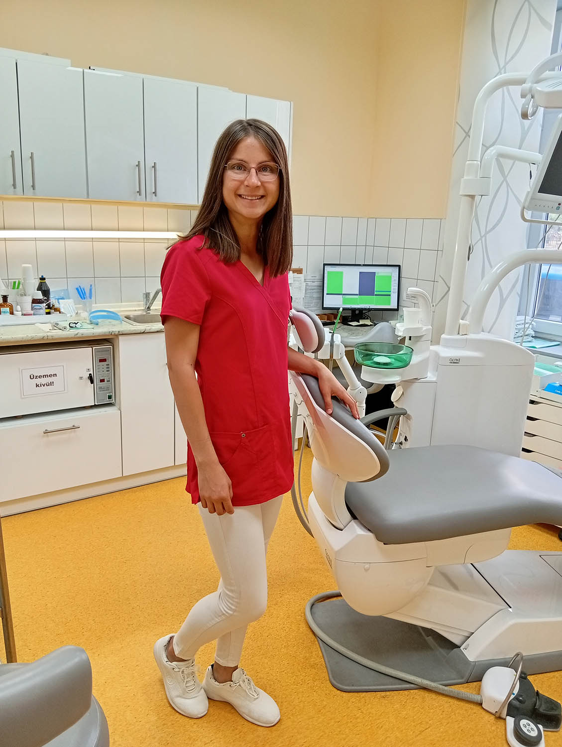 Dr. Fehér Barbara álló