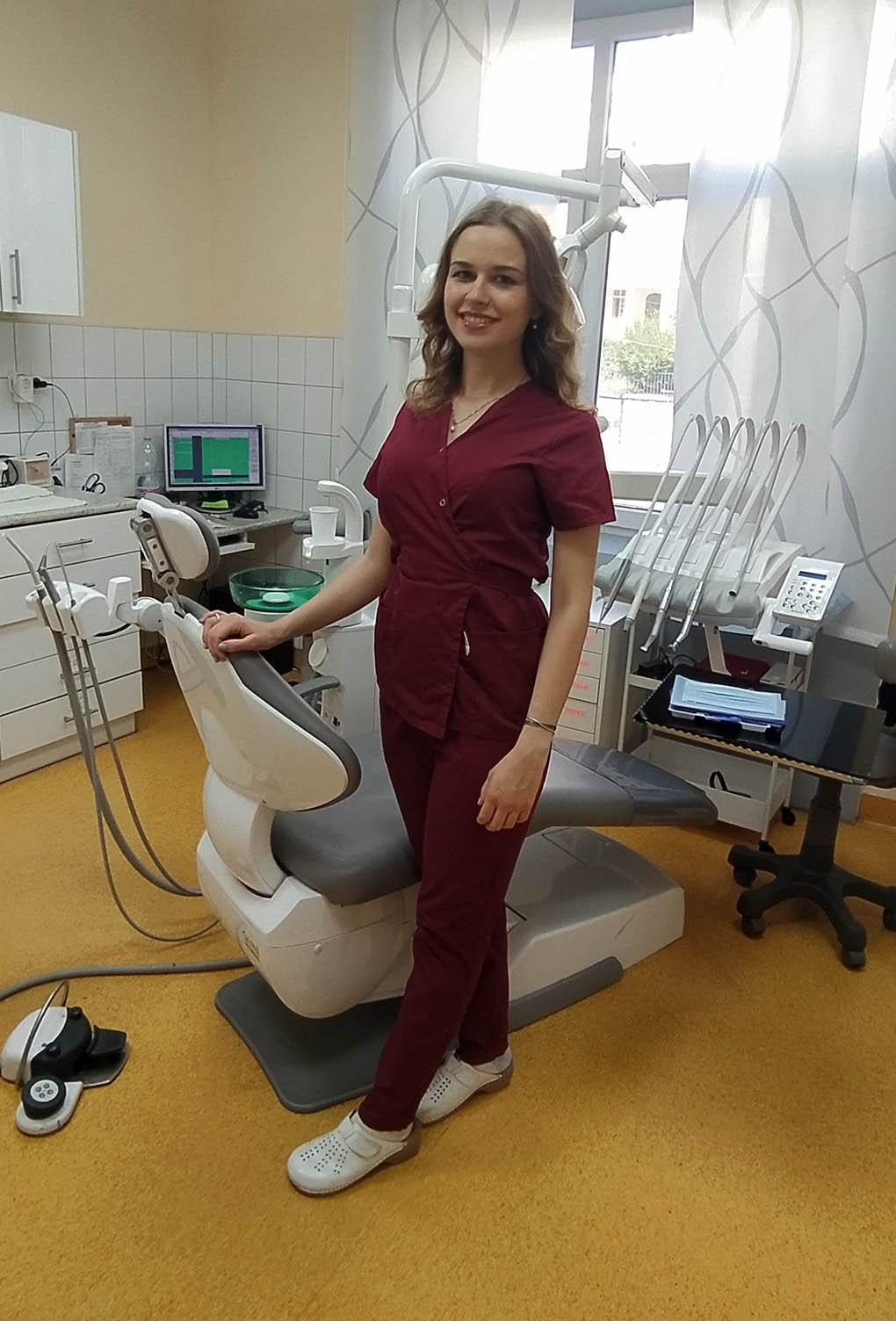 Dr. Kada Orsolya álló