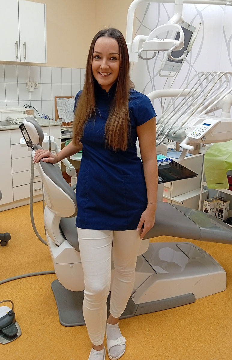 Dr. Varasdi Fanni álló